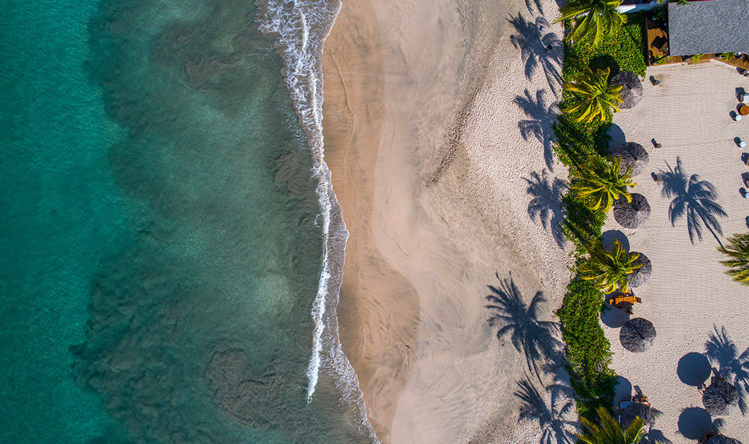 Playa vista desde arriba en Ixtapa Zihuatanejo